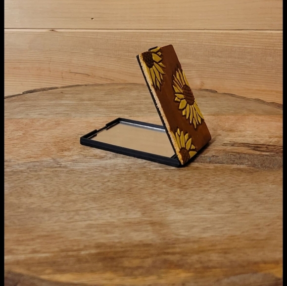 Hand Tooled leather Mirror Travel size sunflower flower makeup mirror - Picture 3 of 3